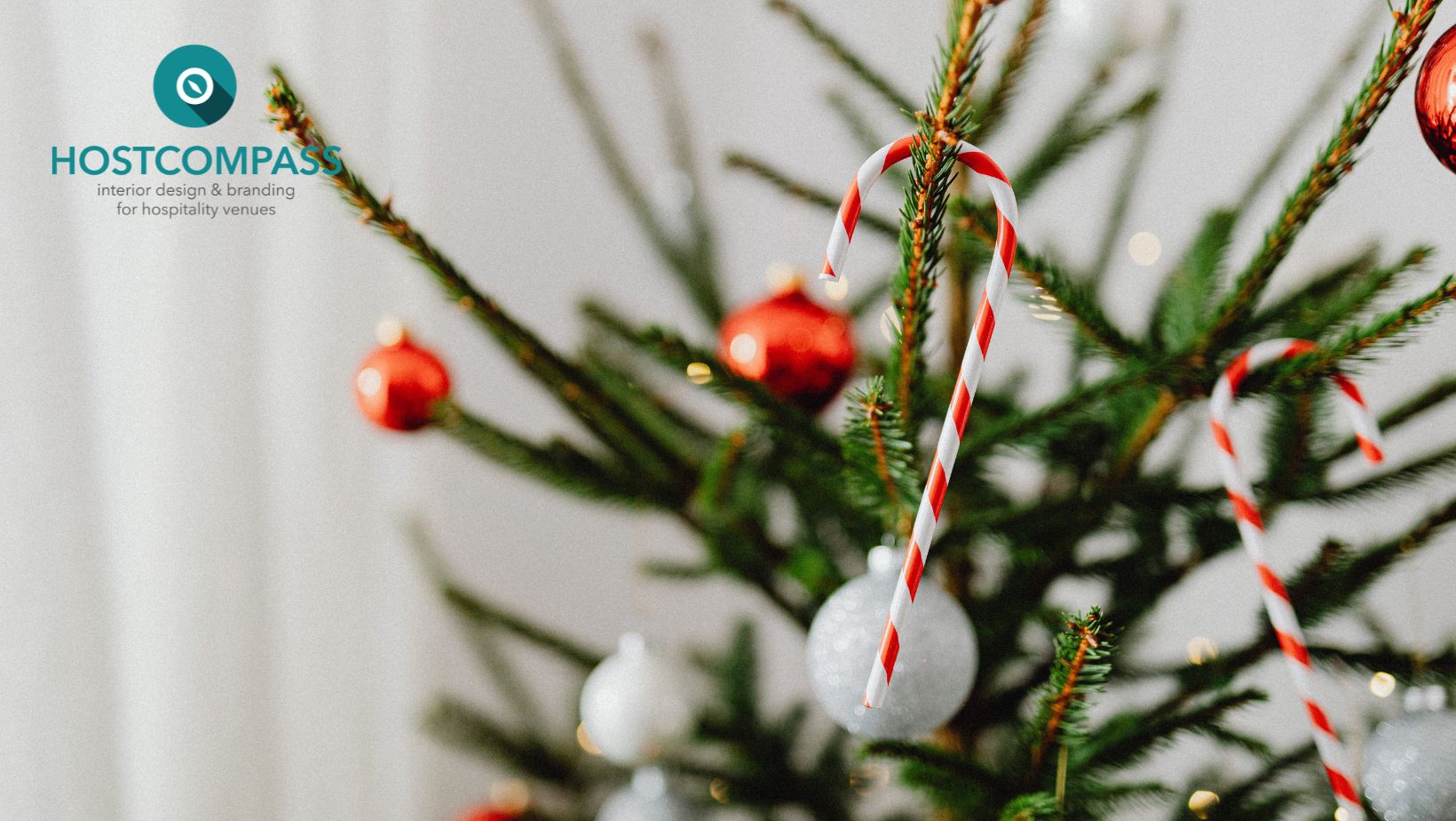 HOSTCOMPASS Χριστουγεννιάτικο δέντρο reception Ξενοδοχείου