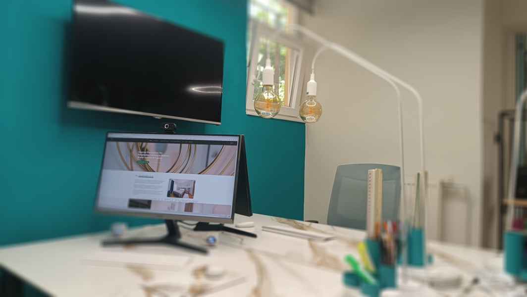 The Designful Compact Hub